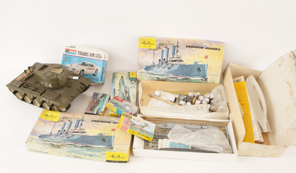 Parti byggsatser, bl.a. Heller