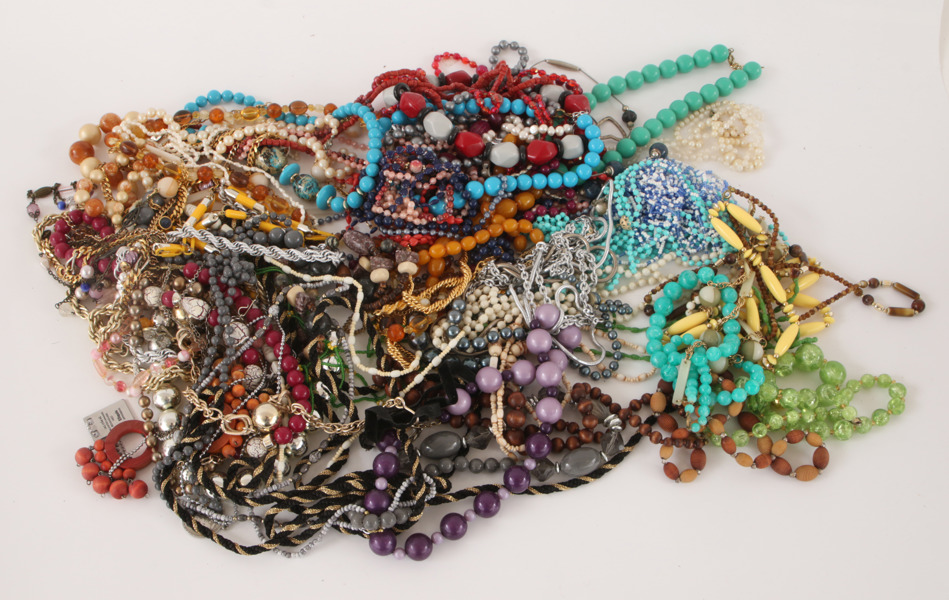 Parti bijouterier, bl.a. Finland