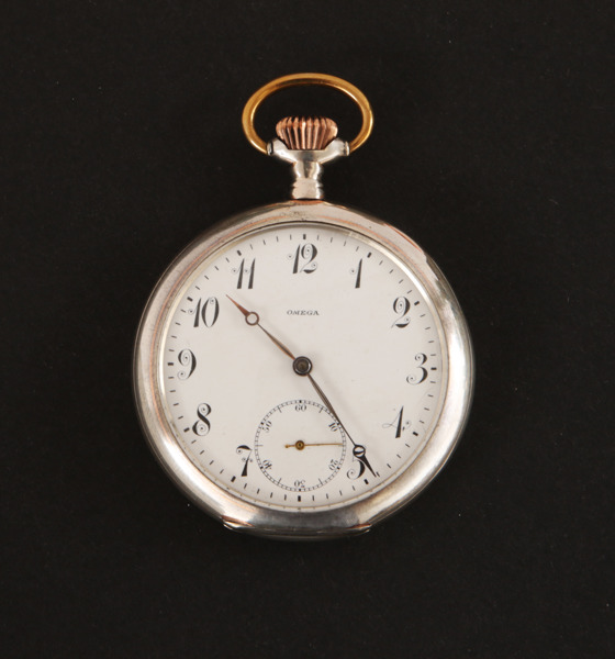 Fickur i silver, Omega