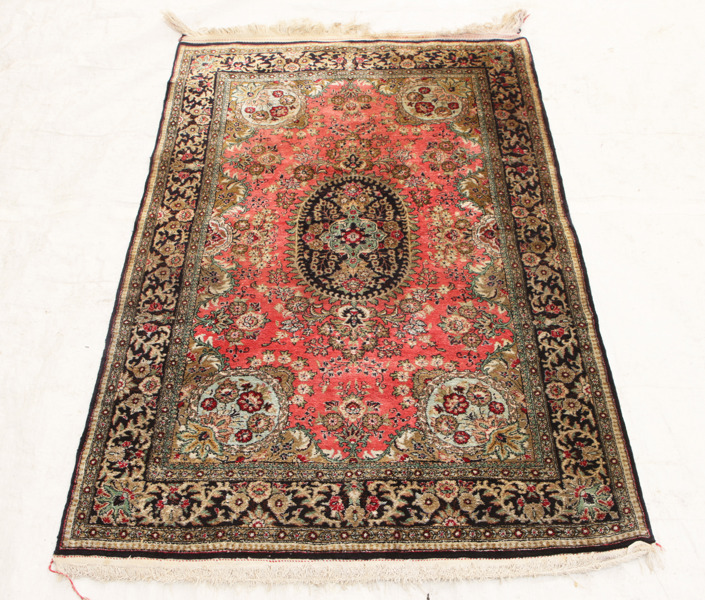 Handknuten matta, orientalisk