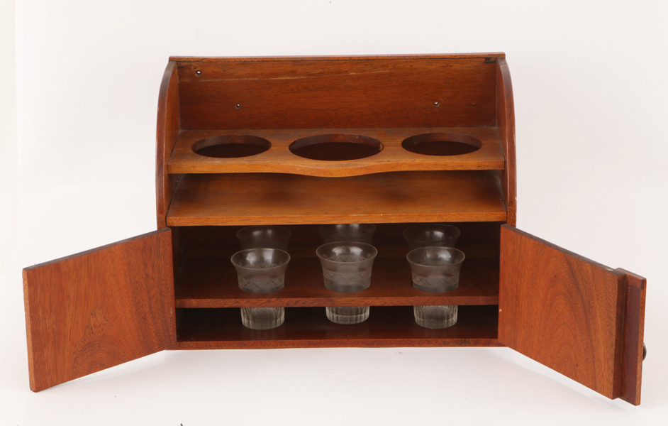 Dryckesskåp, 1900-talets början