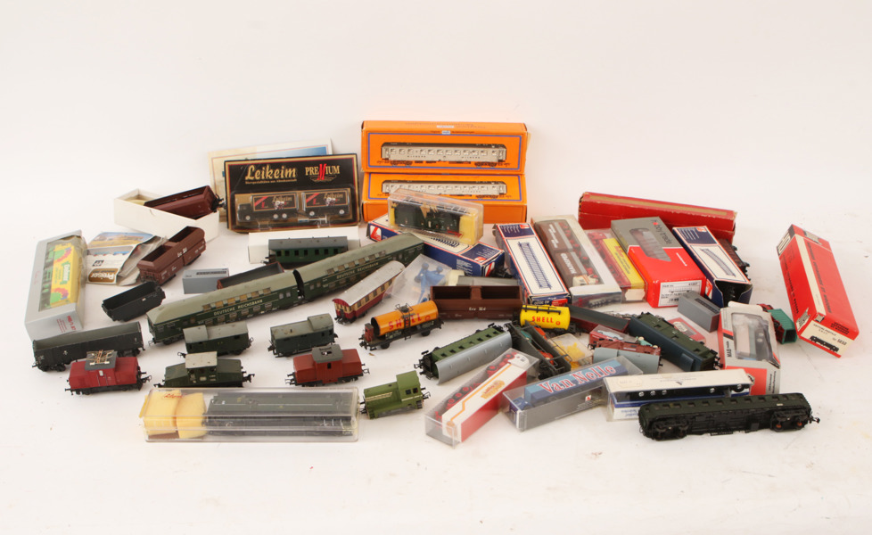 Parti tågdetaljer, m.m. bl.a. Lima