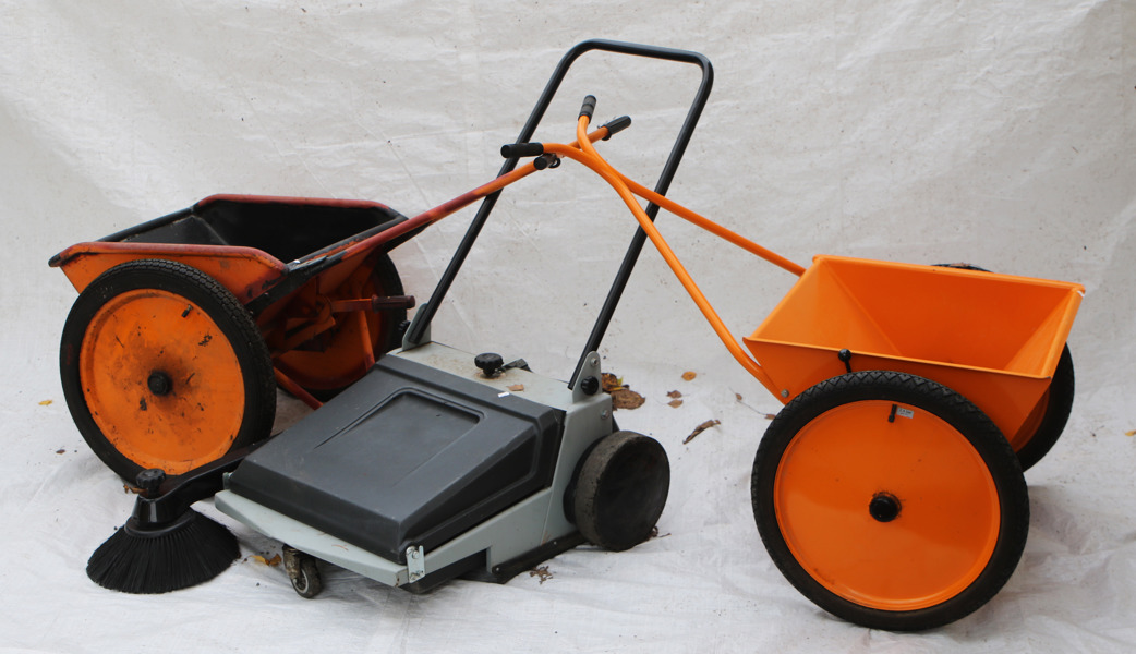 Sandspridare 2st samt sopmaskin