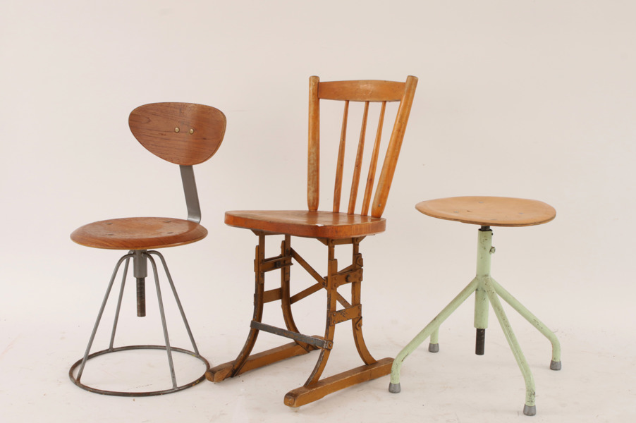 Stolar 2st samt pall, omkring 1900-talets mitt