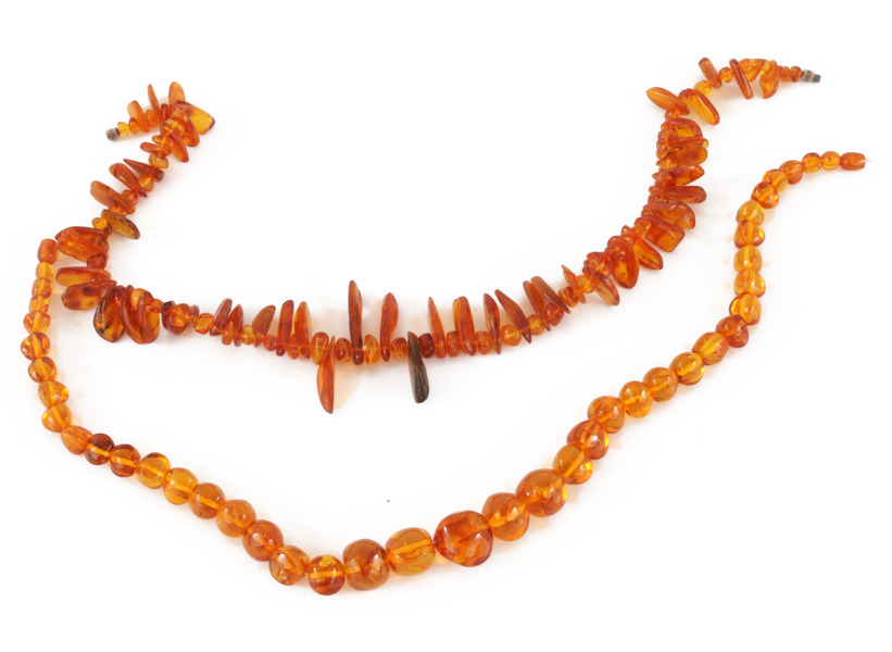 Halsband 2st, bl.a. bärnsten