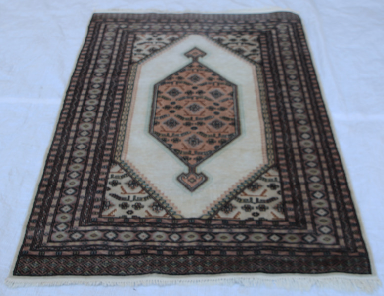 Handknuten matta, orientalisk