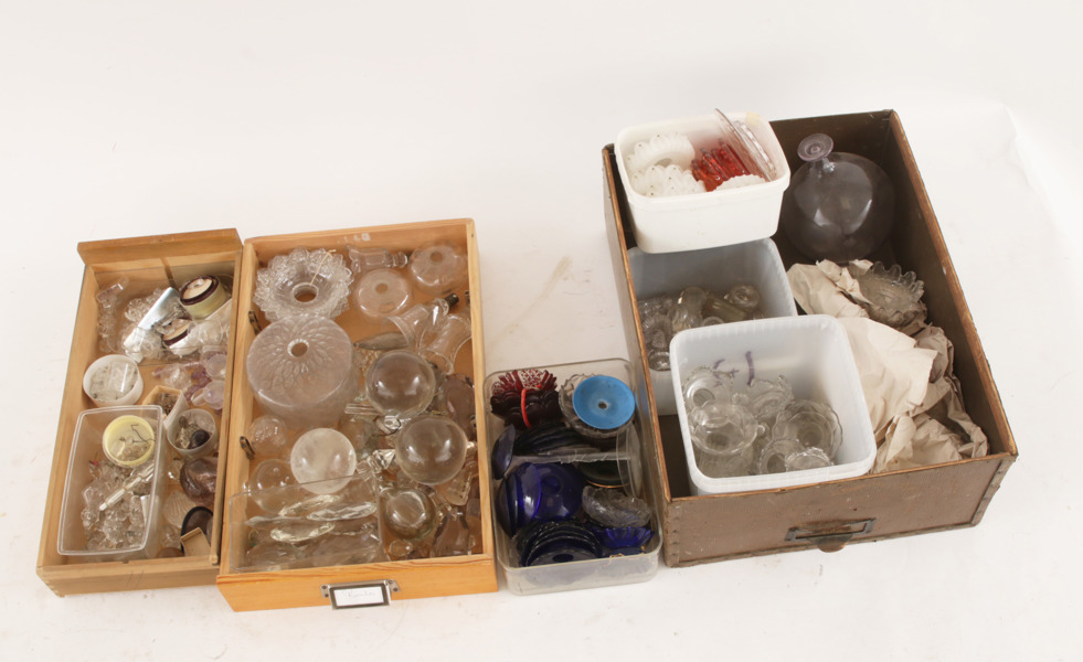 Parti delar till ljuskronor, bl.a. 1800-tal