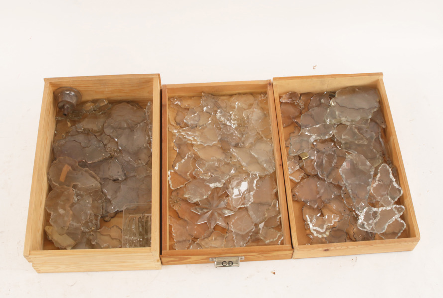 Parti prismor, mestadels rokokostil, bl.a. 1800-tal