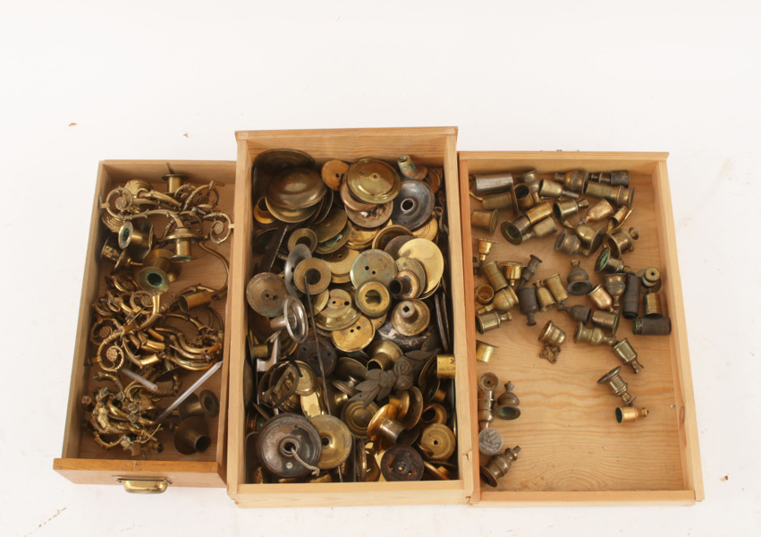 Parti delar till ljuskronor, bl.a. 17/1800-tal