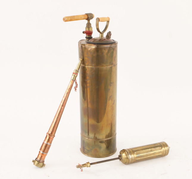 Brandspruta med tillbehör, 1900-talets första hälft