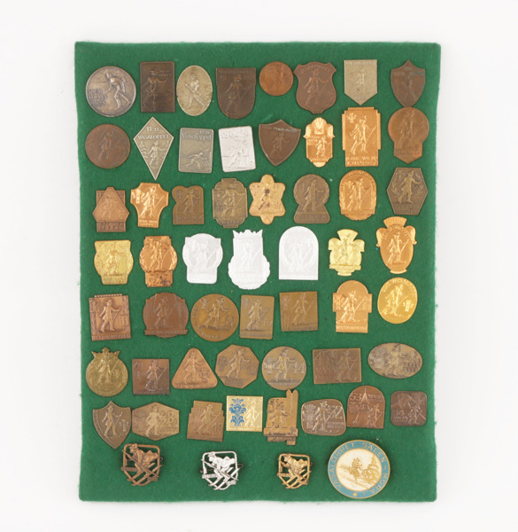 Samling vasaloppsmärken, bl.a. 1923, 24, 25