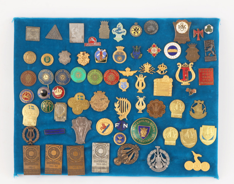 Parti pins och märken, bl.a. 1900-talets första hälft