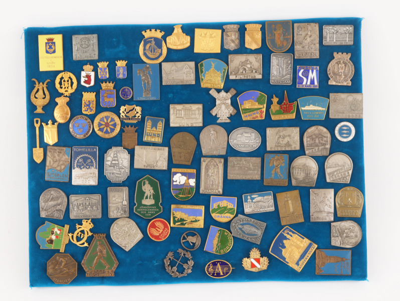 Parti pins och märken, bl.a. 1900-talets första hälft