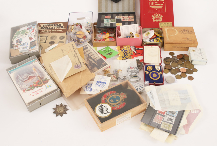 Parti pins, märken, frimärken, brev, majblommor,  m.m.