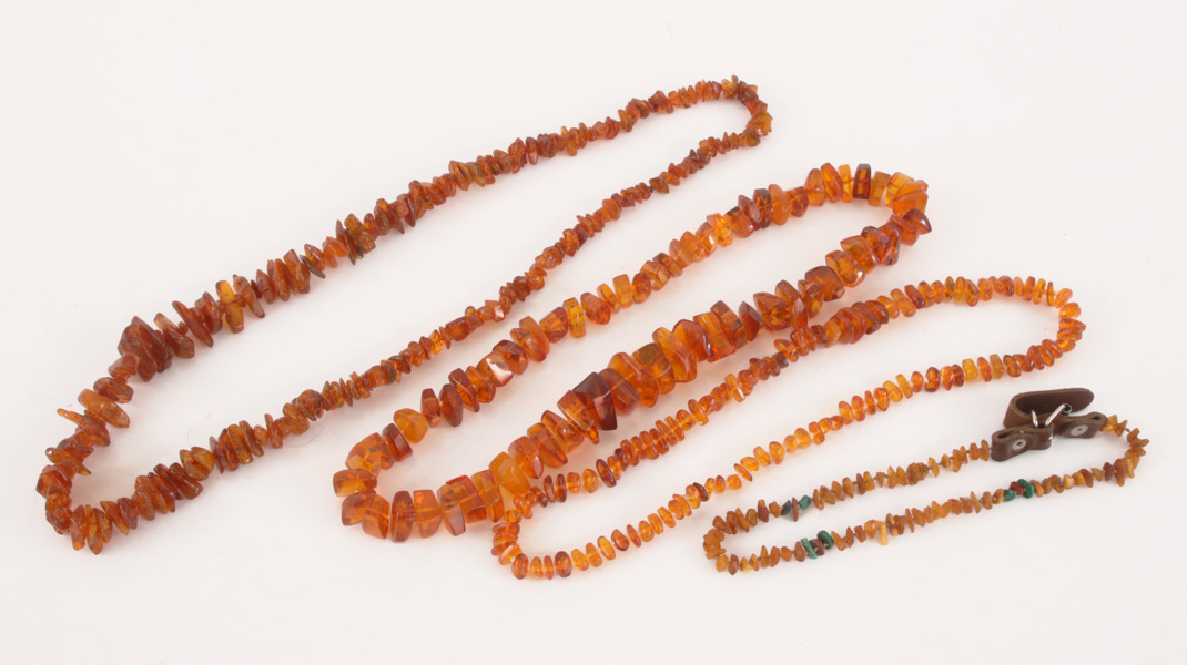 Halsband 4st, bl.a. bärnsten