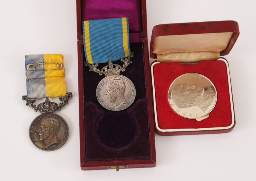 Medaljer 2st samt mynt i silver 