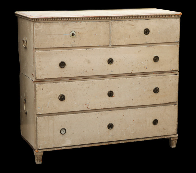 Dragkista, sengustavianskt Stockholmsarbete av Lars Qvarnberg, 1800-talets början