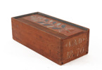 Låda med skjutlock, allmoge, daterad 1870