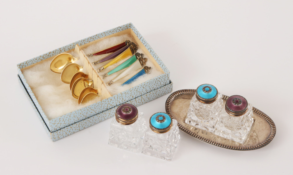 Ströare 2 par samt moccaskedar 6st, silver och emalj, Norge