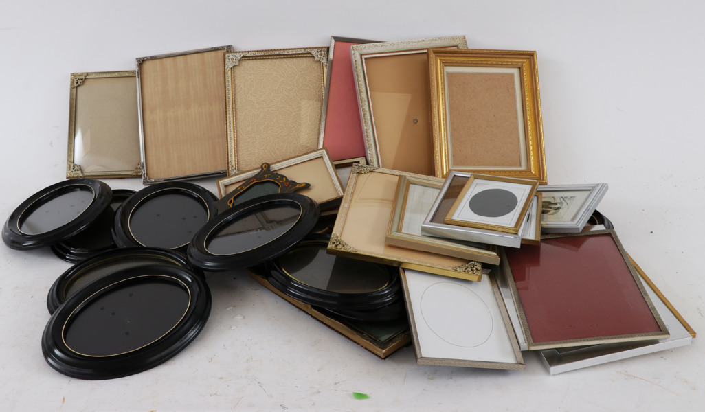 Stort parti ramar, bl.a. 1900-talets första hälft