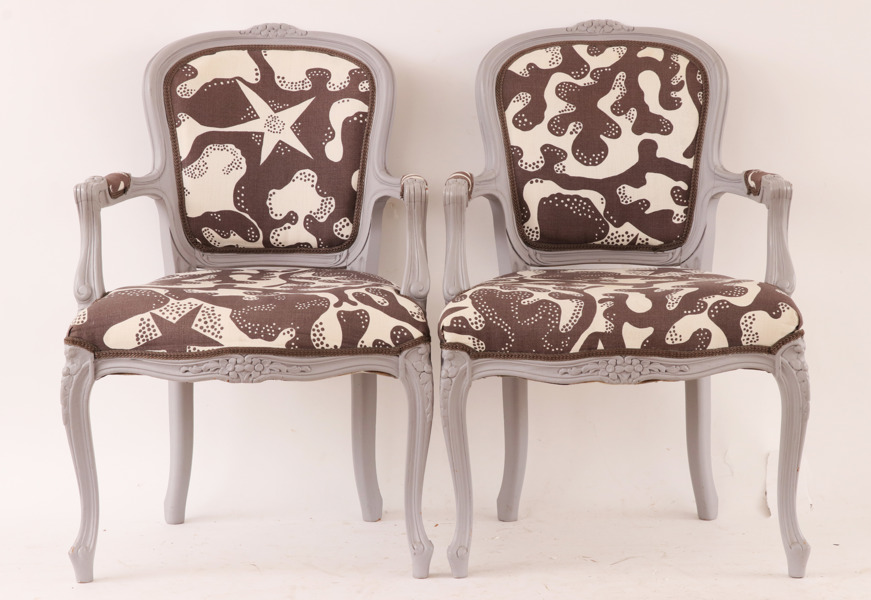 Karmstolar ett par, rokokostil, 1900-tal