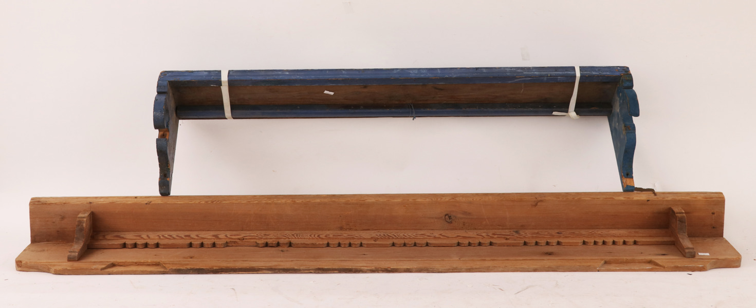 Vägghyllor 2st, allmoge, 1800-tal