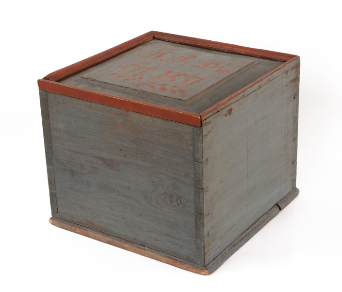 Låda med skjutlock, allmoge, daterad 1837