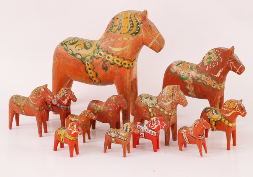 Dalahästar 12st, mestadels omkring 1900-talets mitt