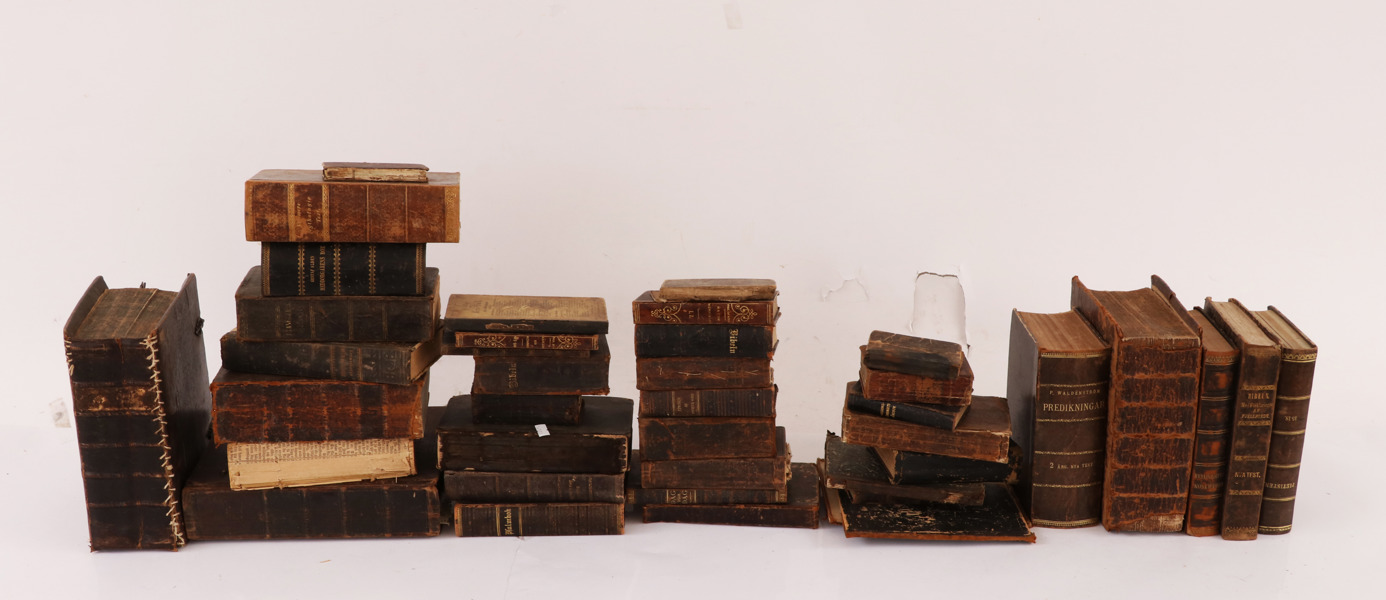 Parti antika böcker, mestadels 1800-tal