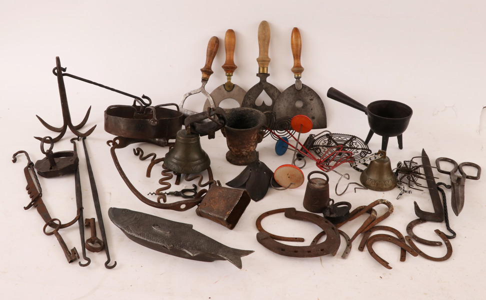 Parti metallföremål, m.m.