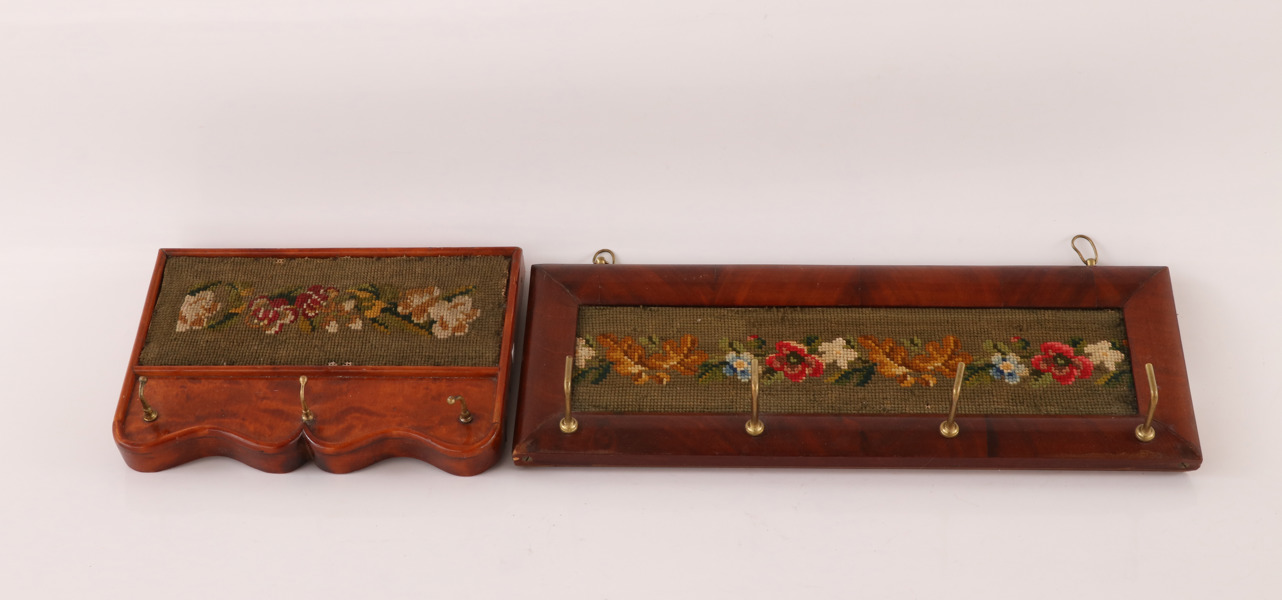 Vägghängare 2st, omkring år 1900