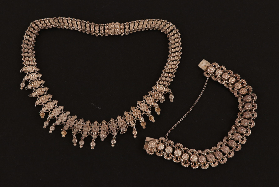 Halsband samt armband, silver