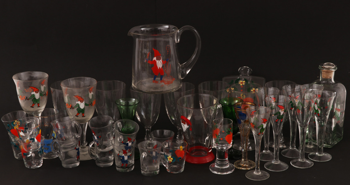 Parti glas, mestadels emaljmålat