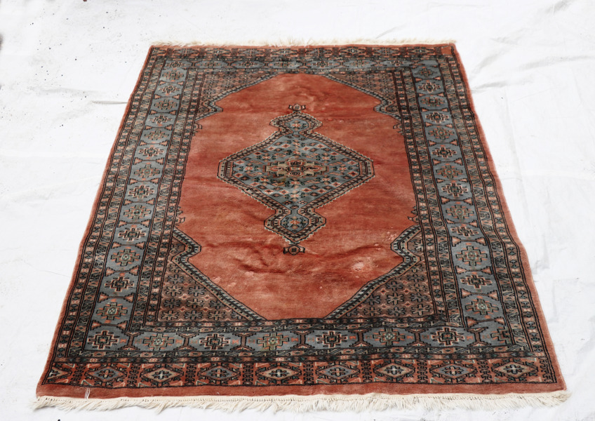 Handknuten matta, orientalisk