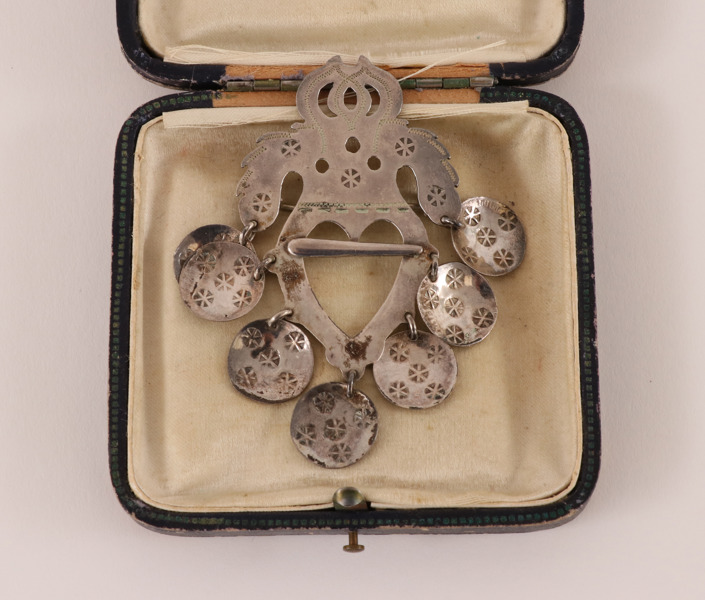 Dräktbrosch i silver, 1944