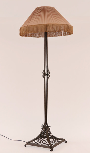 Golvlampa, 1900-talets första del