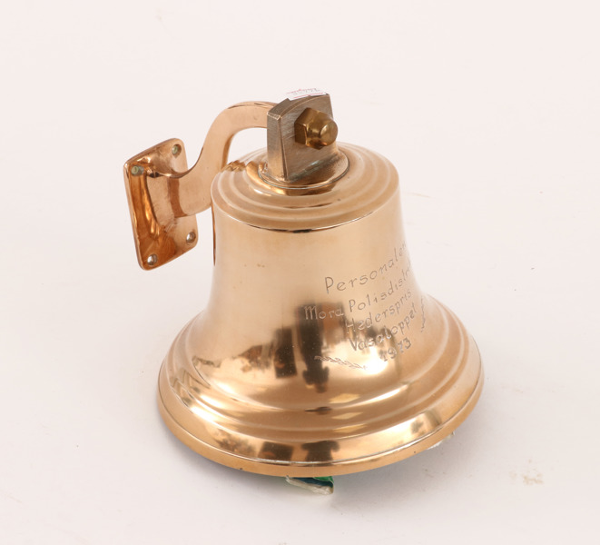 Väggpingla, daterad 1973