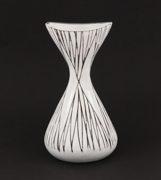 Vas, "Maj", Mari Simmulsson för Upsala Ekeby