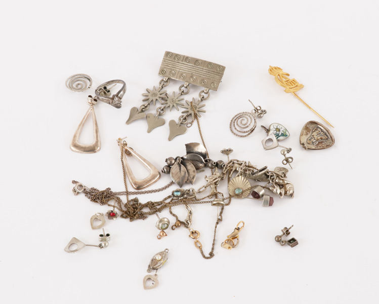 Parti smycken, mestadels silver