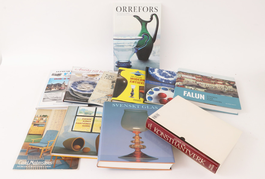 Parti böcker, mestadels rörande design och antikviteter
