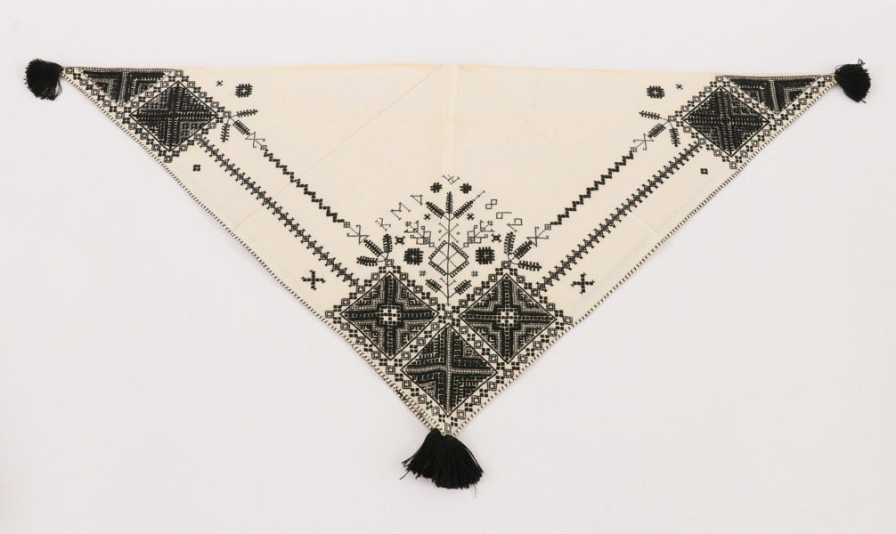 Tupphalskläde, daterad 1862