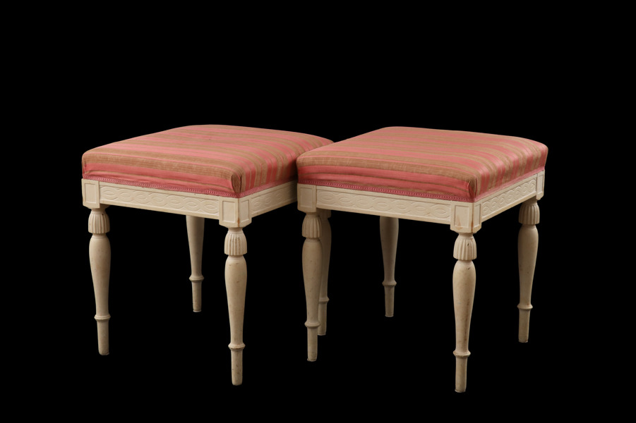 Taburetter ett par, gustaviansk stil, 1900-talets första hälft