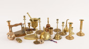 Parti mässingsföremål, bl.a. 1800-tal