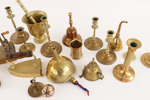 Parti mässingsföremål, bl.a. 1800-tal