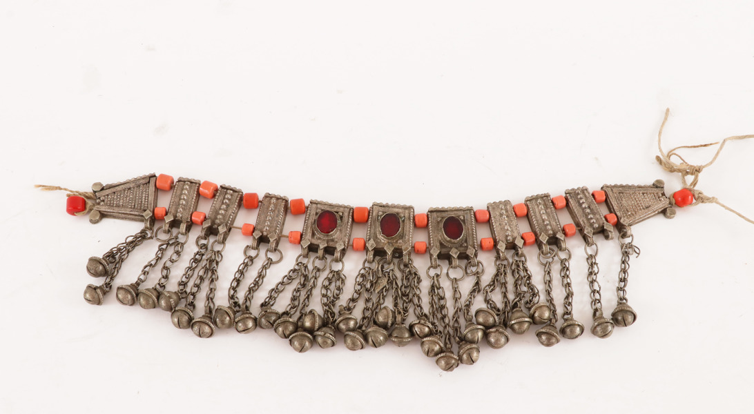 Halssmycken, troligen låghaltigt silver, mellanöstern