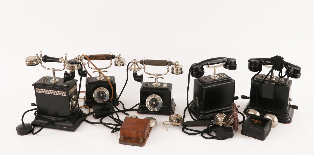 Bordstelefoner 5st med tillbehör, 1900-talets första hälft
