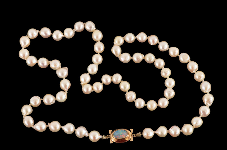 Pärlhalsband med lås i 18k