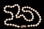 Pärlhalsband med lås i 18k