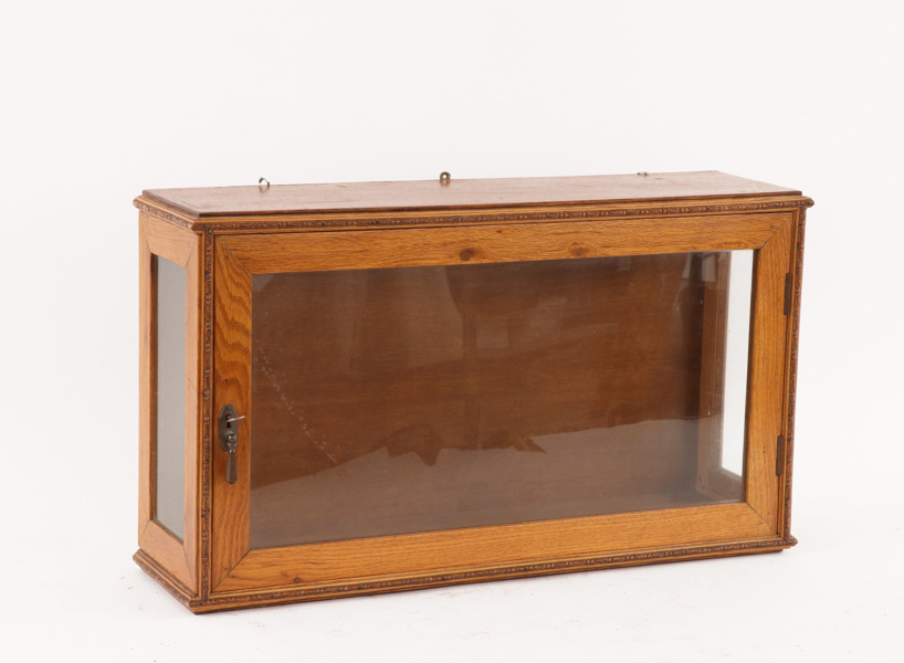 Väggvitrinskåp, jugend, tidigt 1900-tal