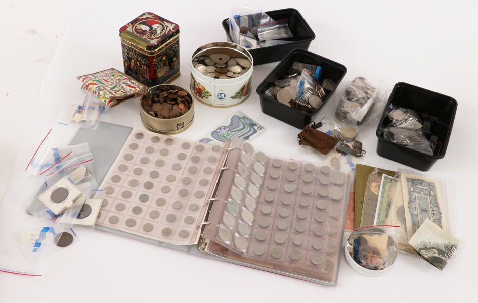 Parti äldre mynt och sedlar, fåtal i silver